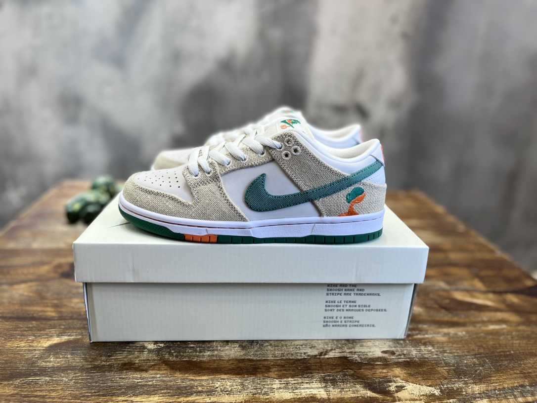 Nike SB Dunk Low