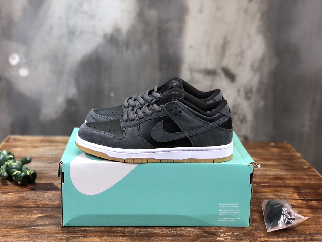 Nike SB Dunk Low