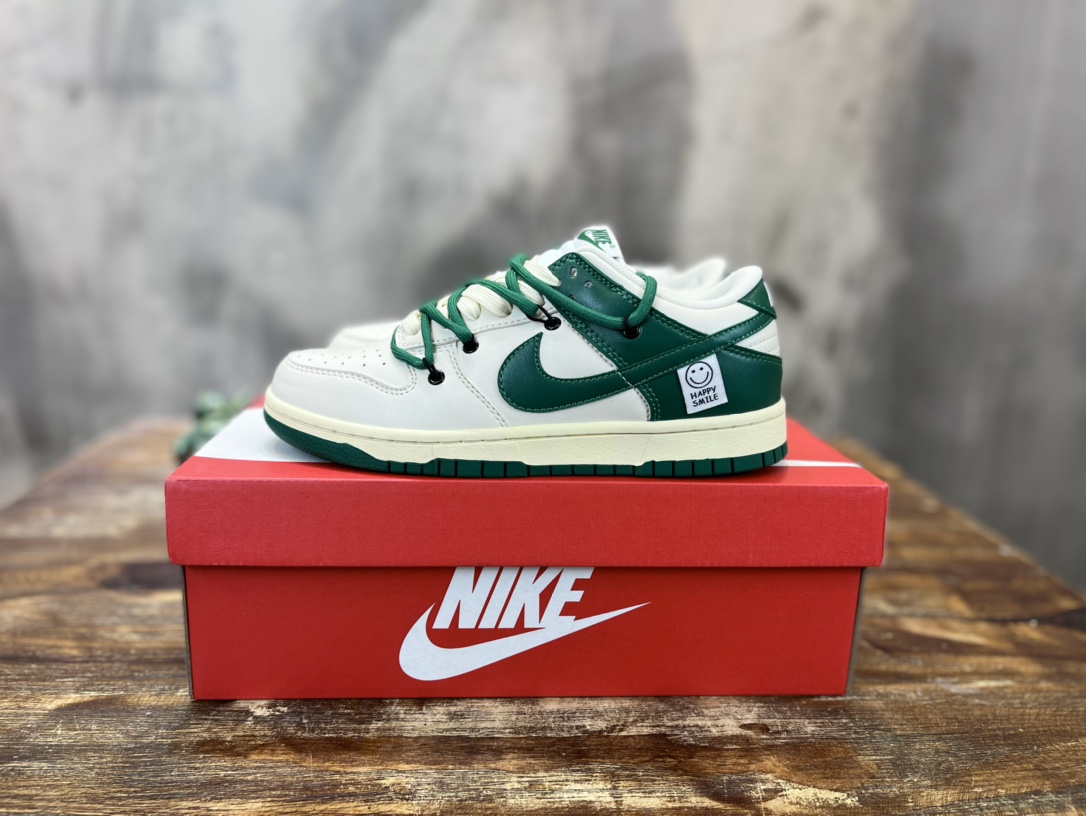 Nike SB Dunk Low