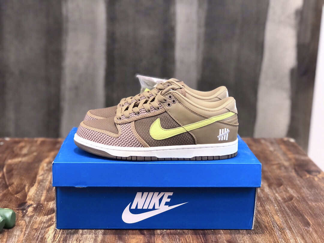 Nike SB Dunk Low
