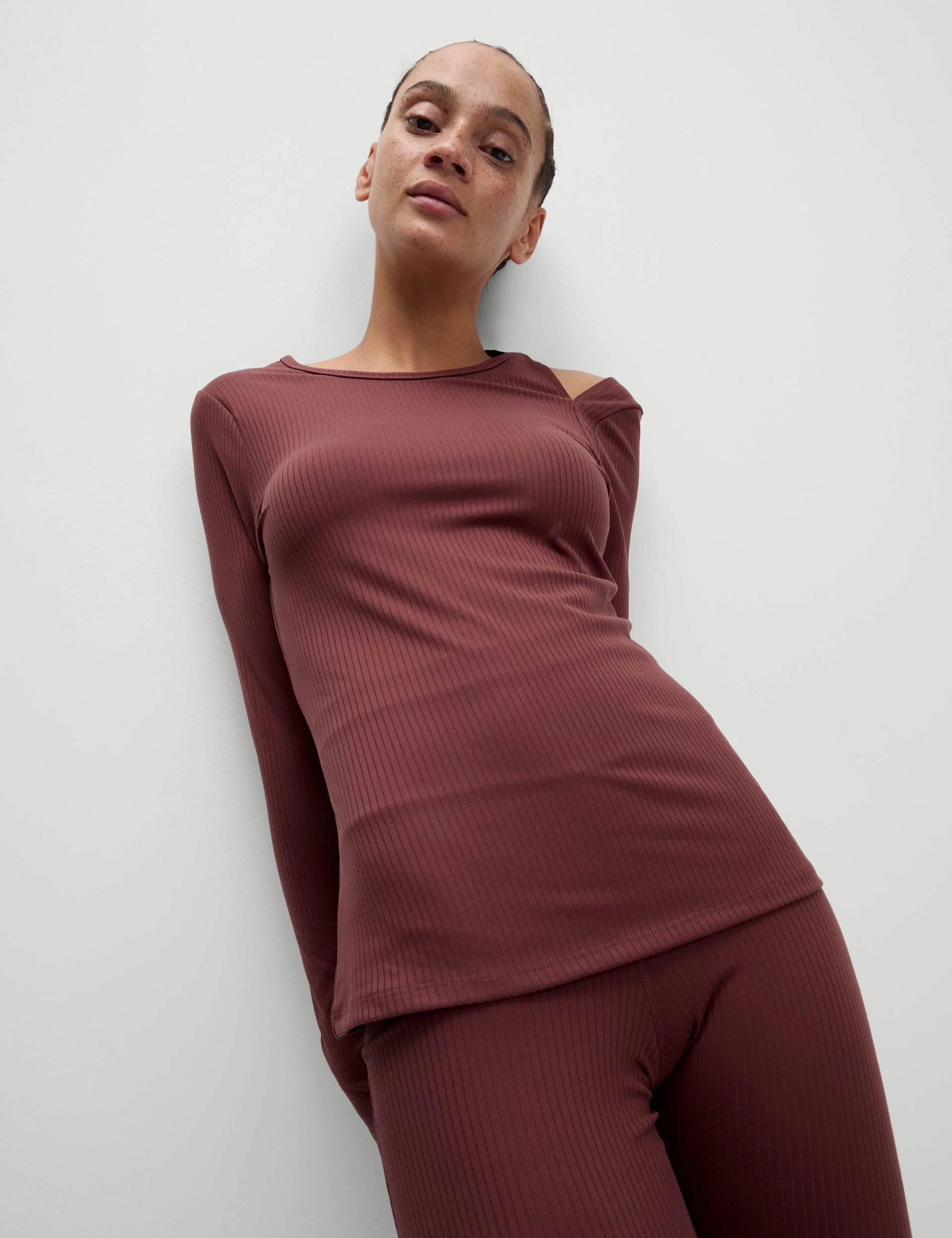 Rib Cold Shoulder Fitted Yoga Top - Dark Taupe