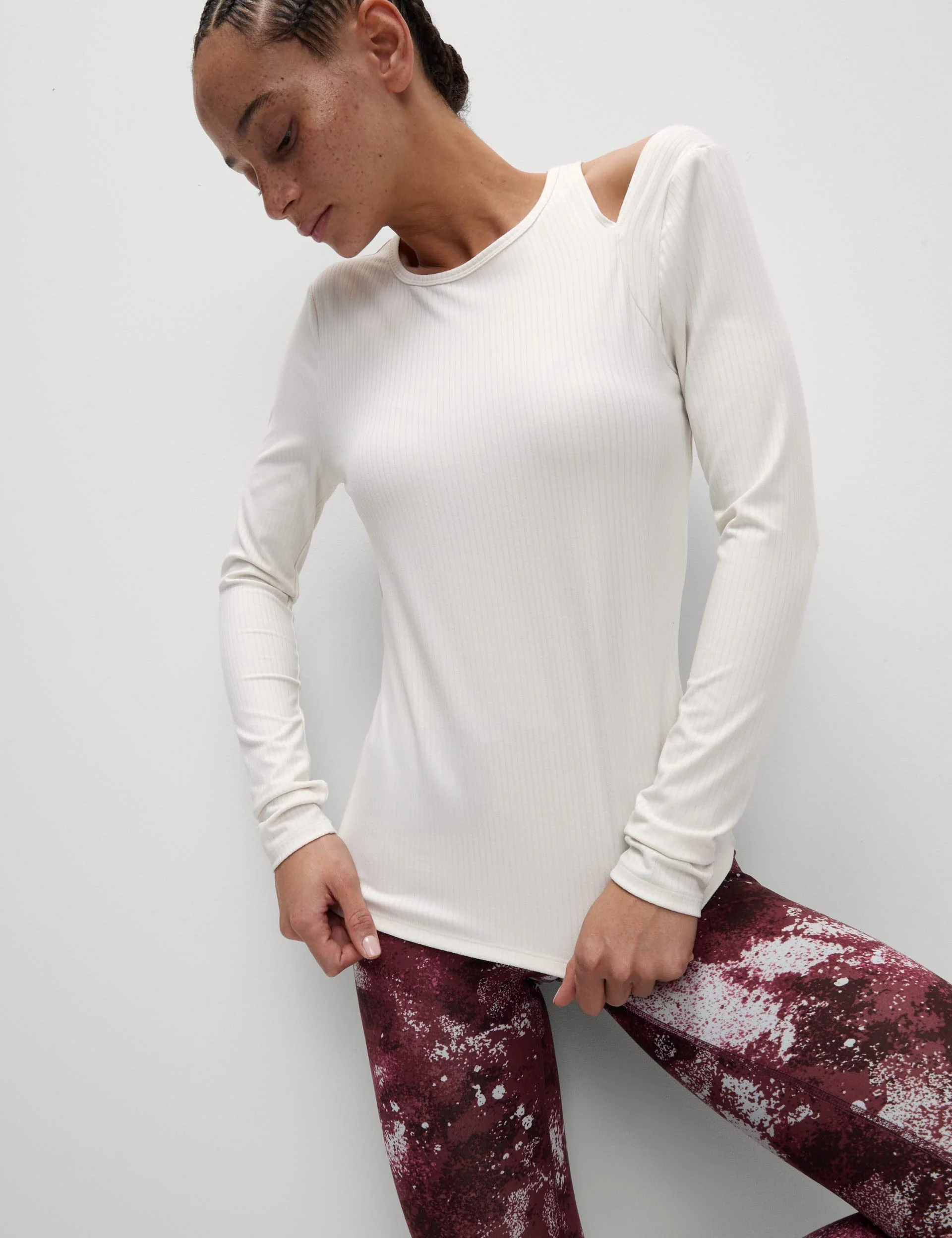 Rib Cold Shoulder Fitted Yoga Top - Ivory