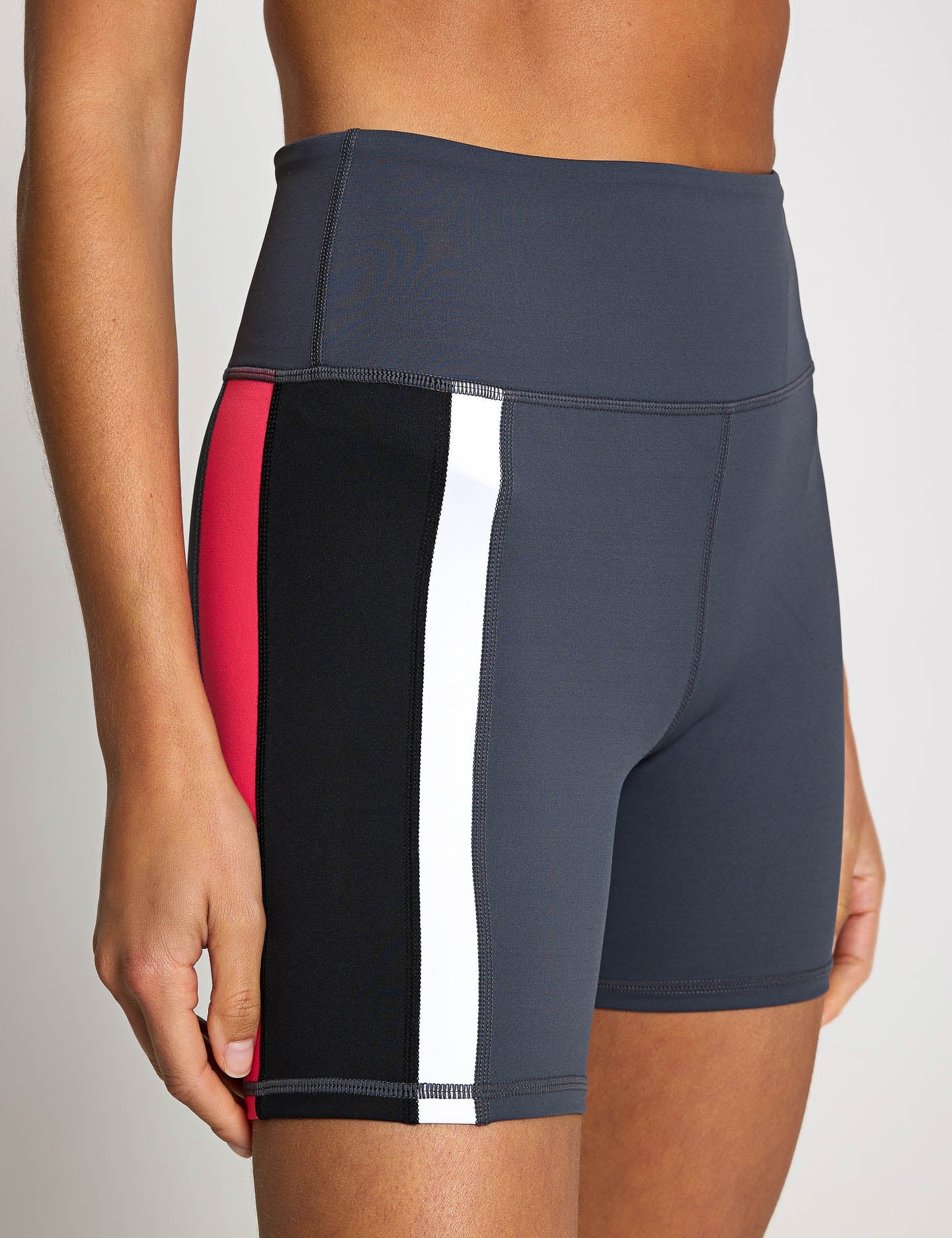 Limitless Short - Charcoal/Coral