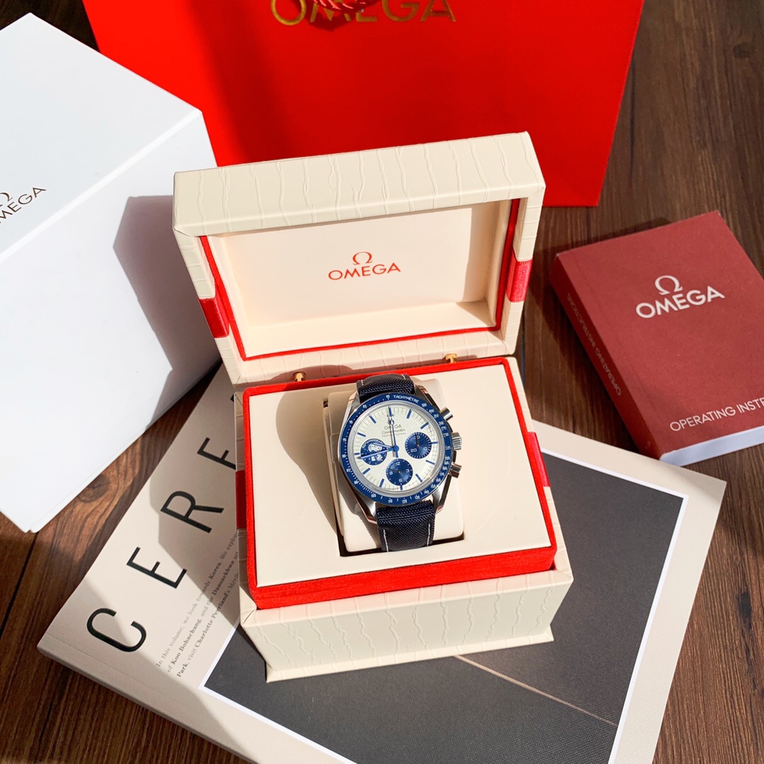 OMEGA SPEEDMASTER 86110watch