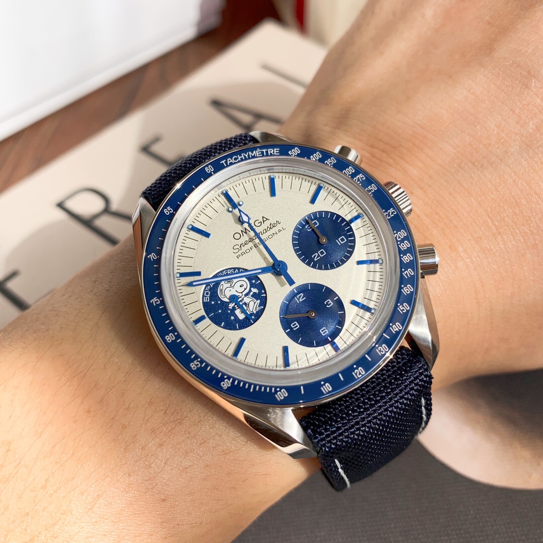 OMEGA SPEEDMASTER 86110watch