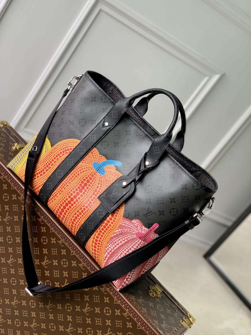 LV M46434 Louis Vuitton LV x YK Weekend Tote