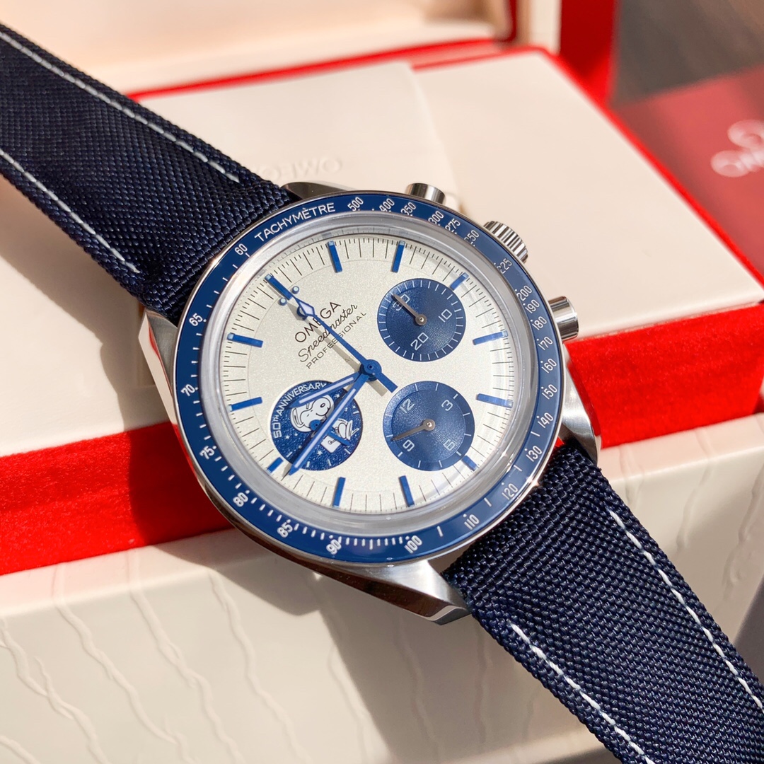 OMEGA SPEEDMASTER 86110watch