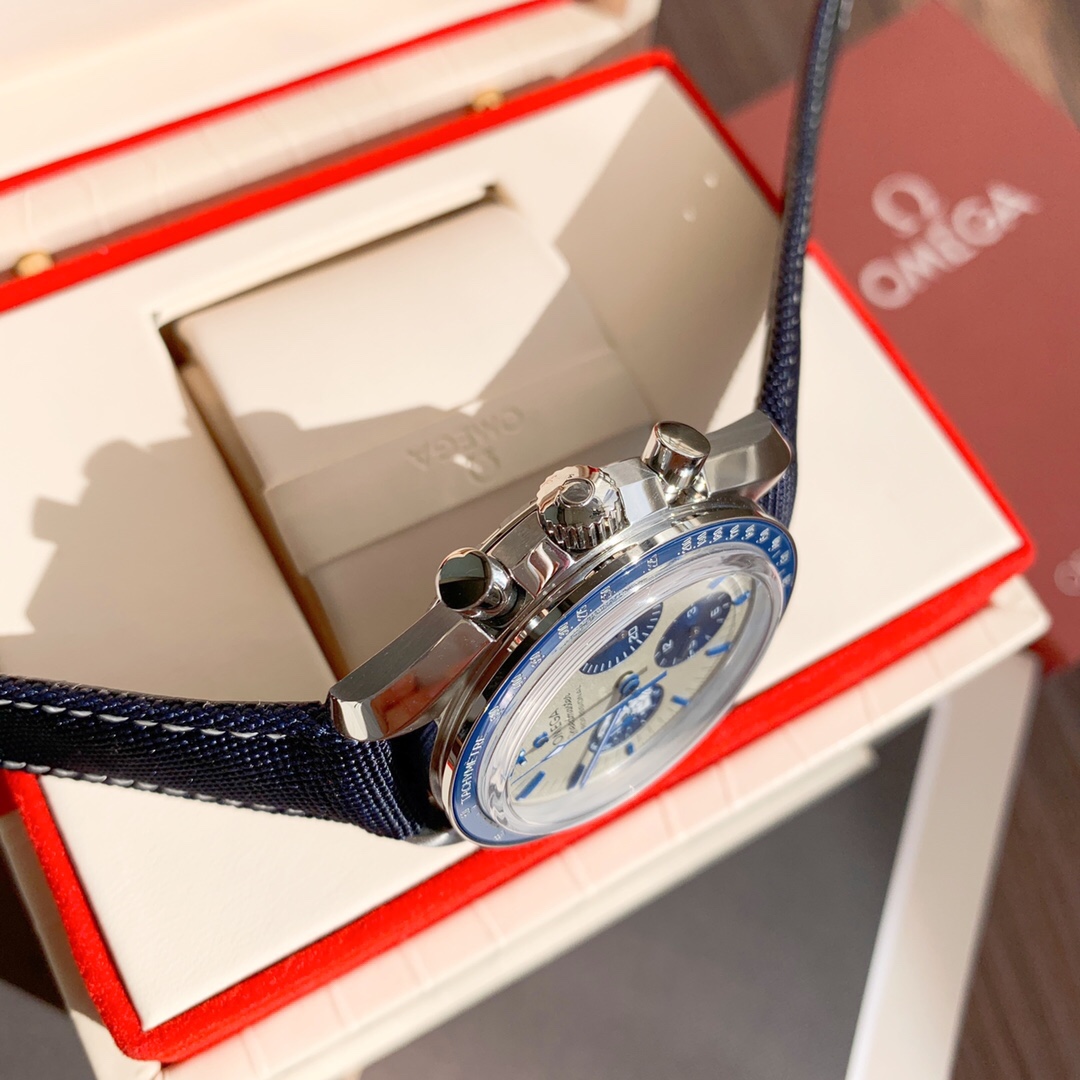 OMEGA SPEEDMASTER 86110watch