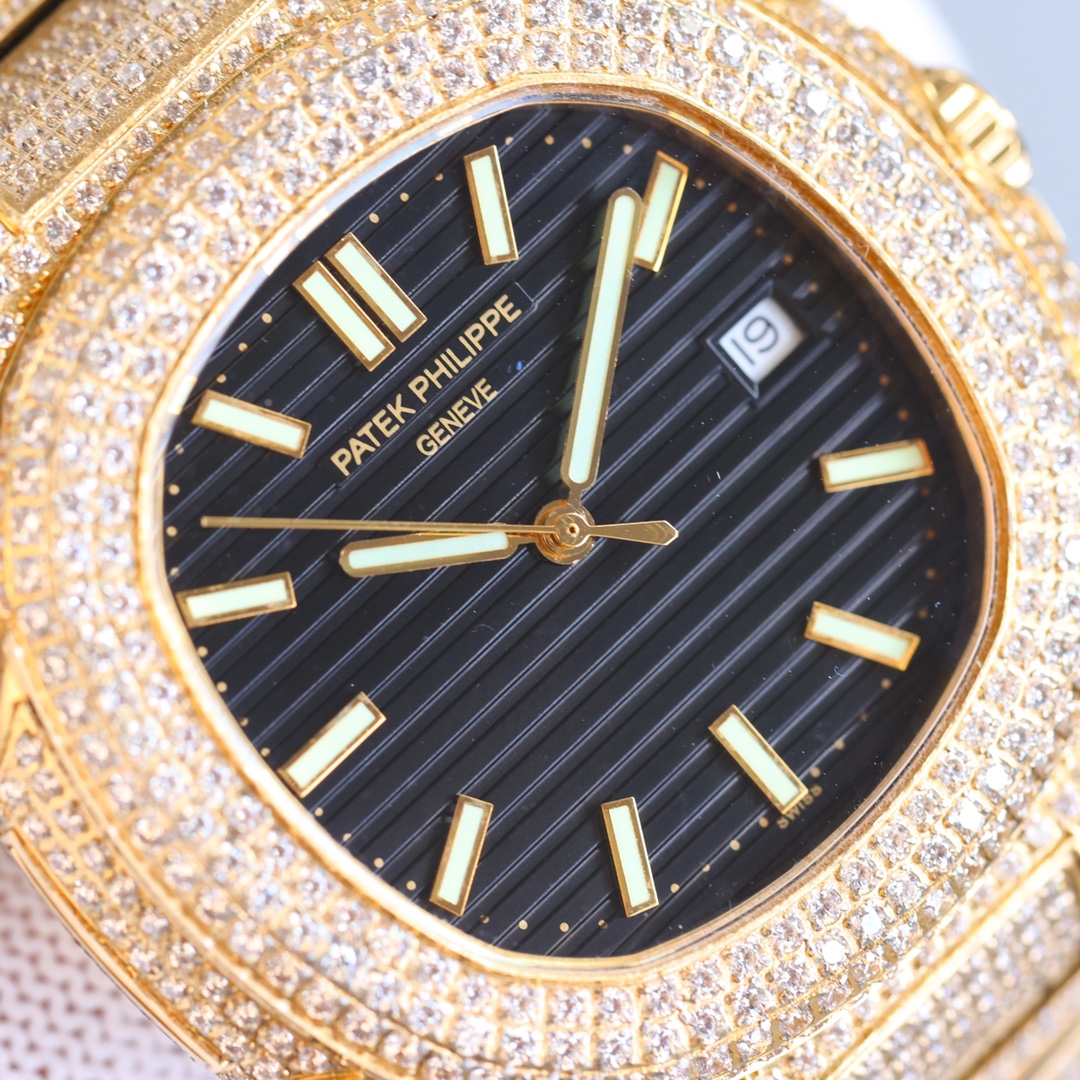 Patek Philippe Gypsophila full diamond Nautilus series 5719/1G-002