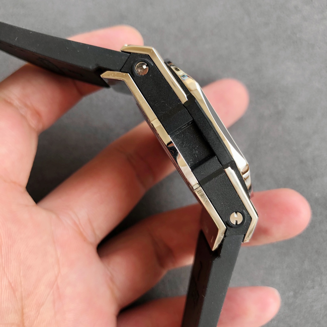 Hublot BIG BANG series 415.NX.1112.VR.MXM16 watch