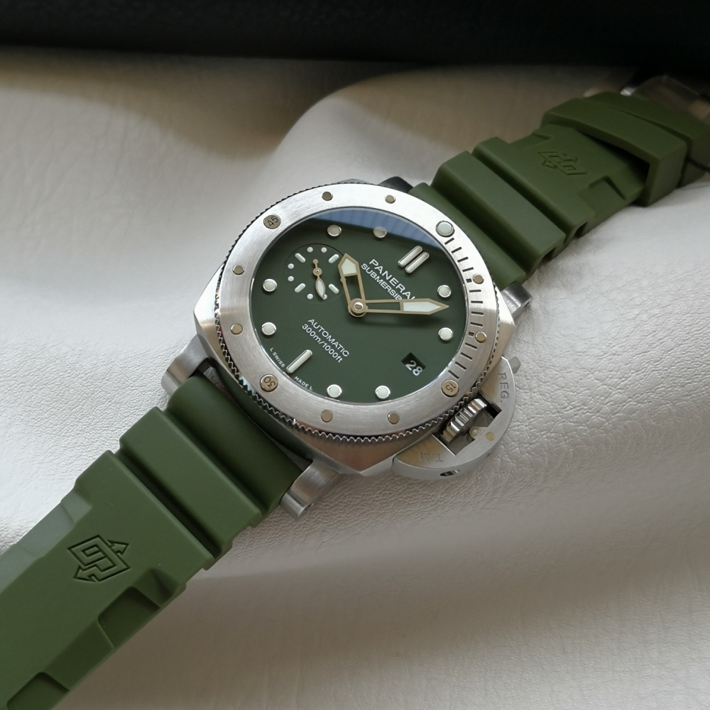 Panerai Submersible PAM01055 watch