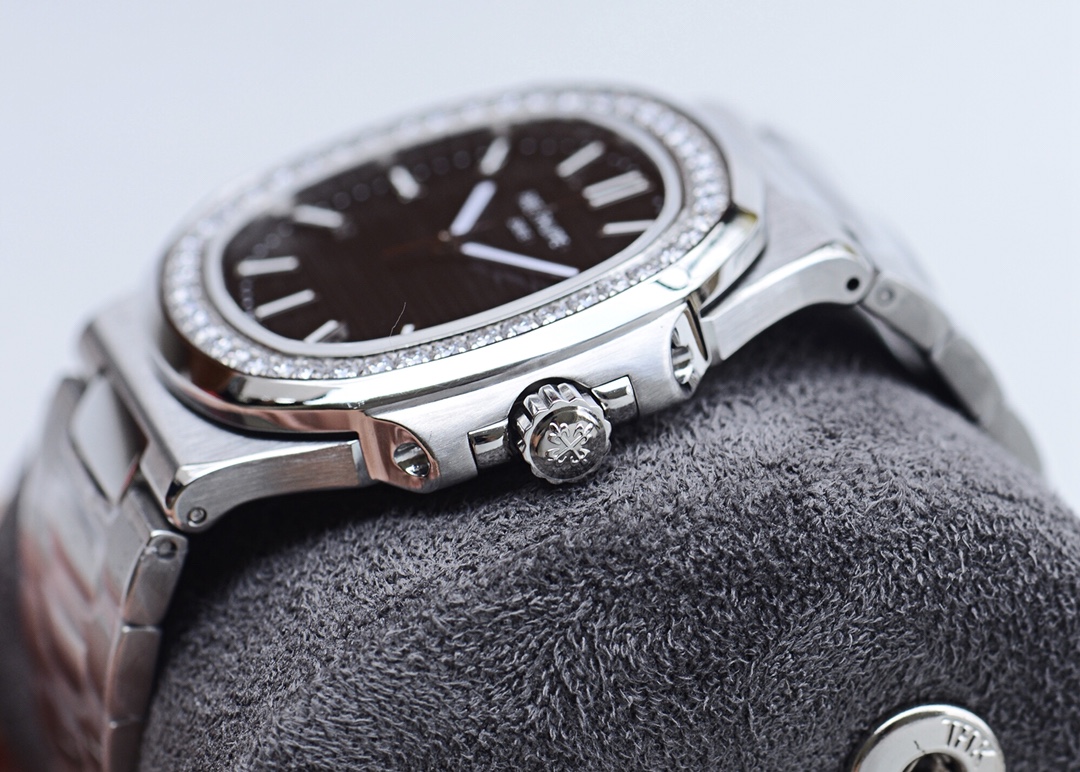 Patek Philippe. Elegant Sports Series 5711