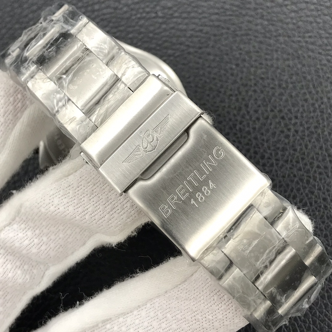 Breitling Avenger Chronograph 43