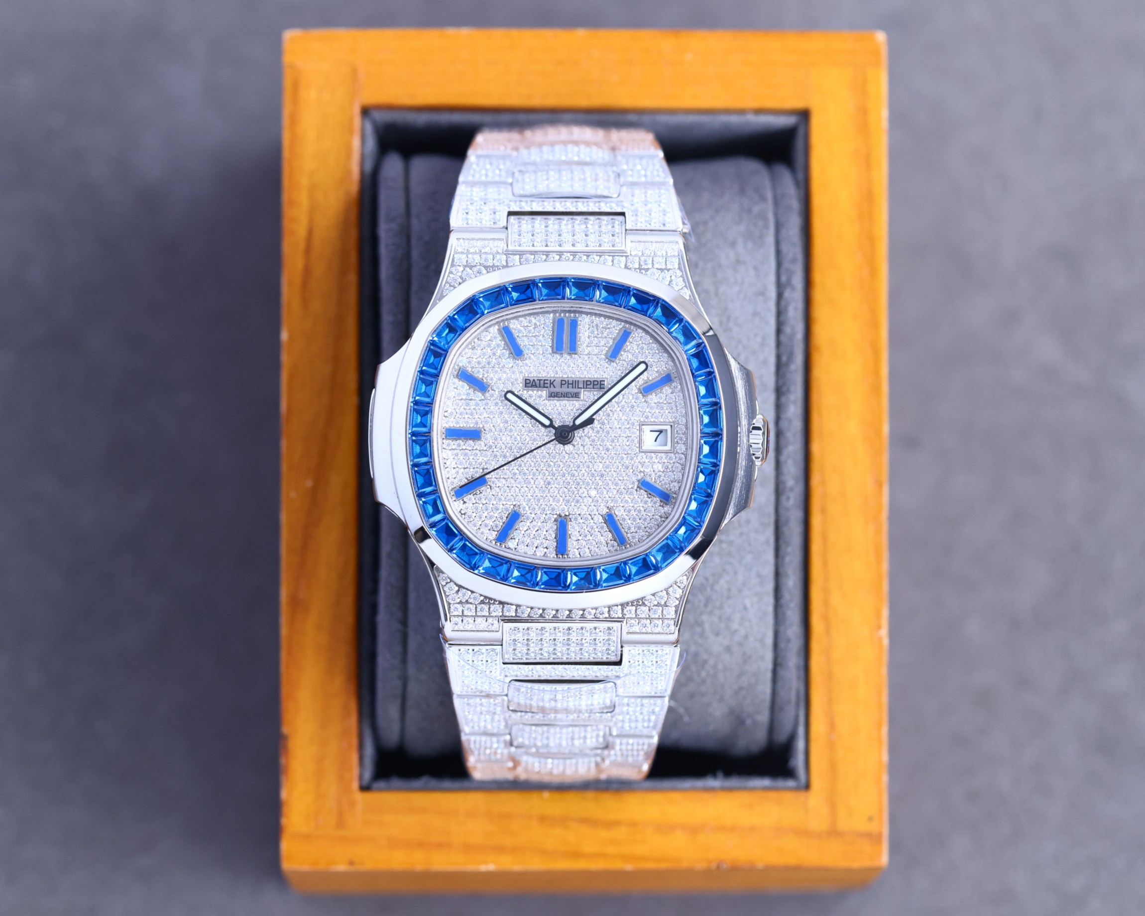 Patek Philippe: 166356