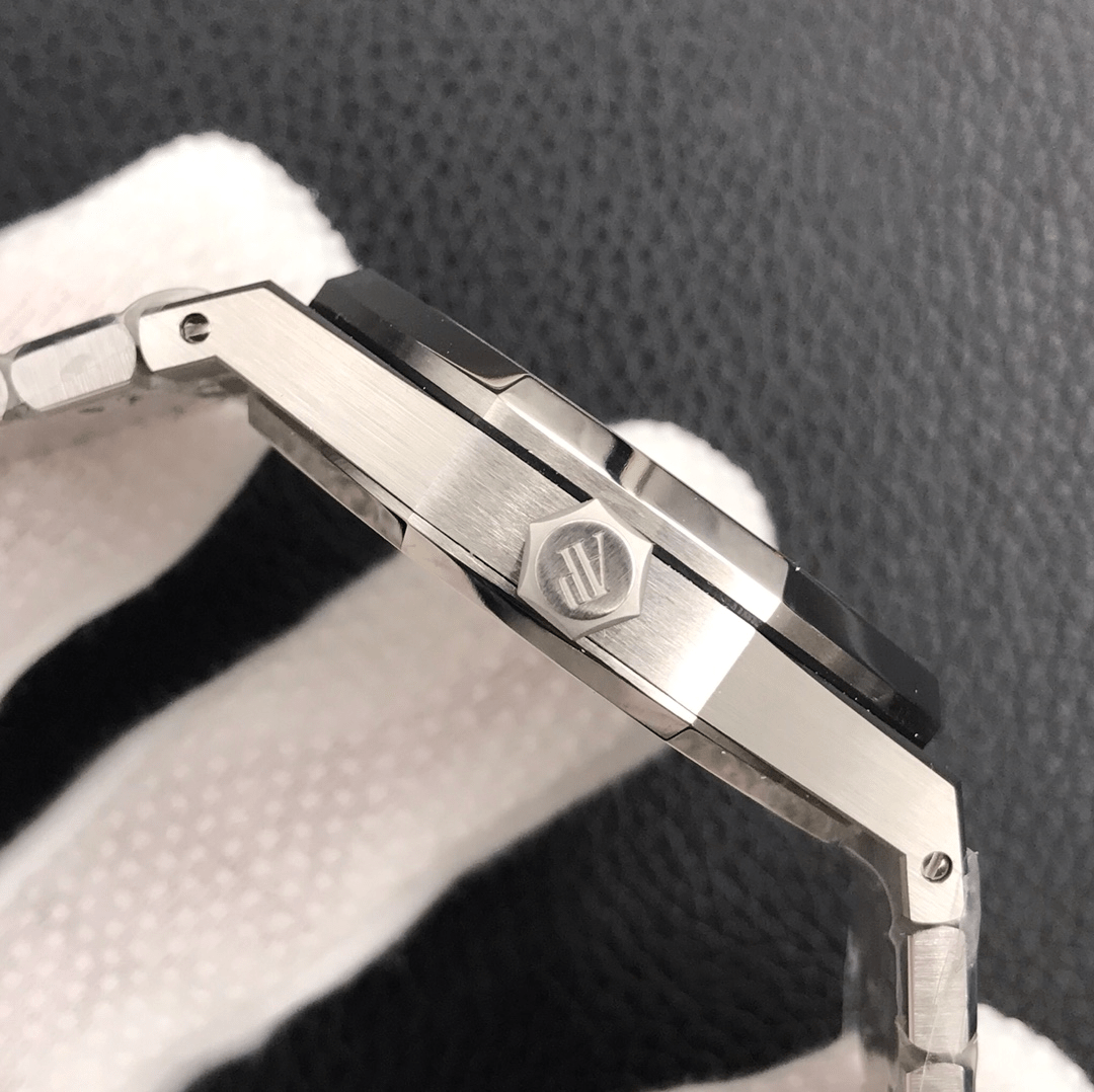 Audemars Piguet Royal Oak 15500V2