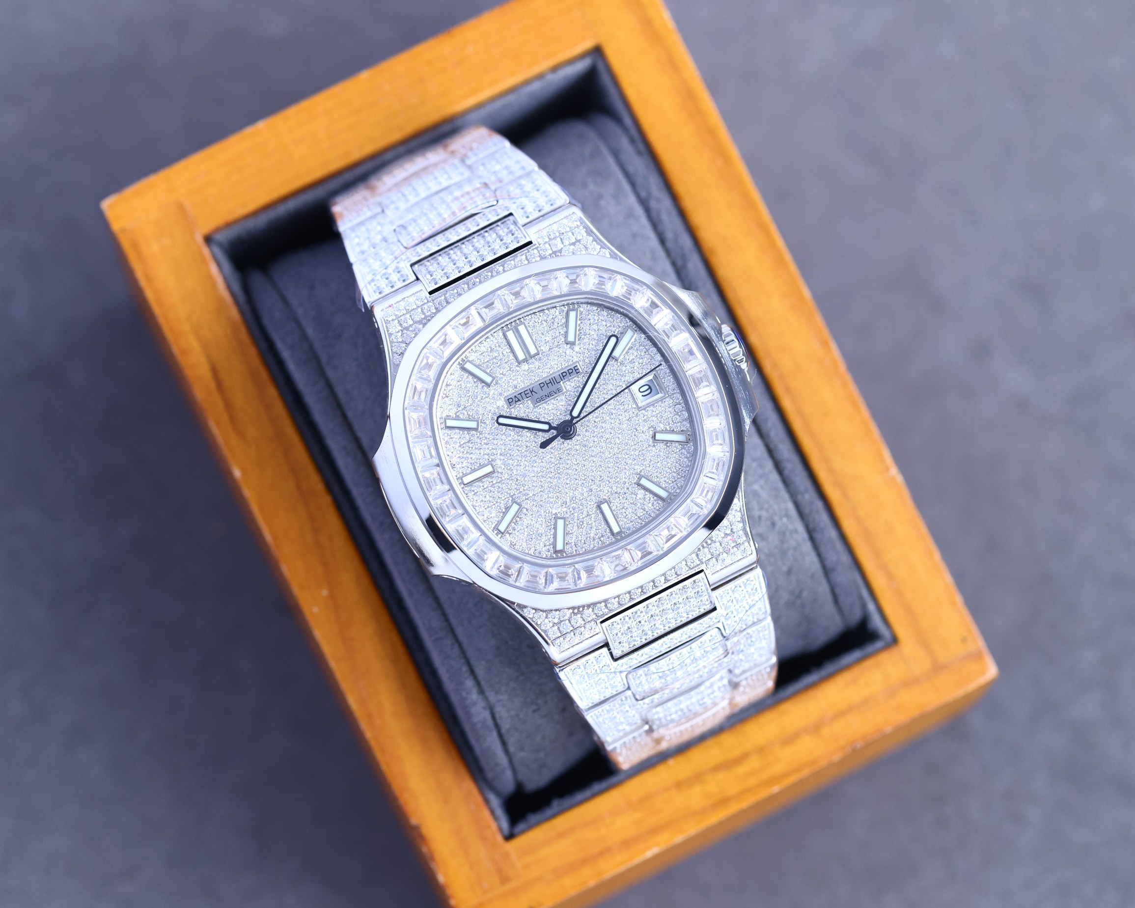 Patek Philippe: 166356