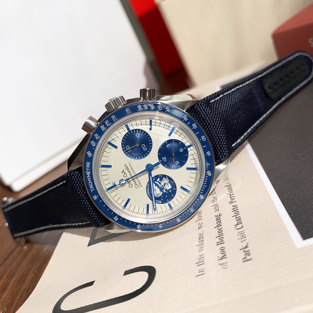 OMEGA SPEEDMASTER 86110watch