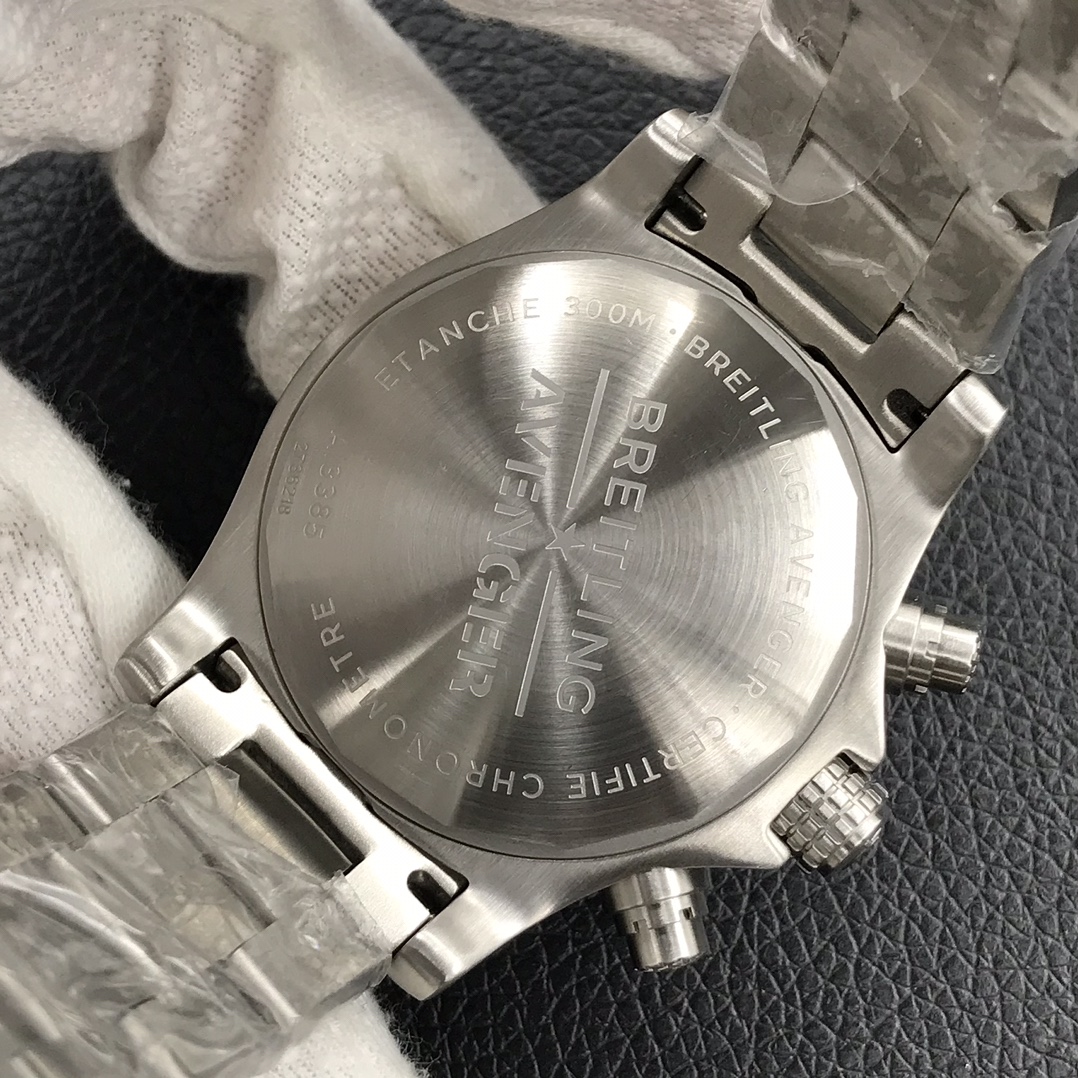 Breitling Avenger Chronograph 43