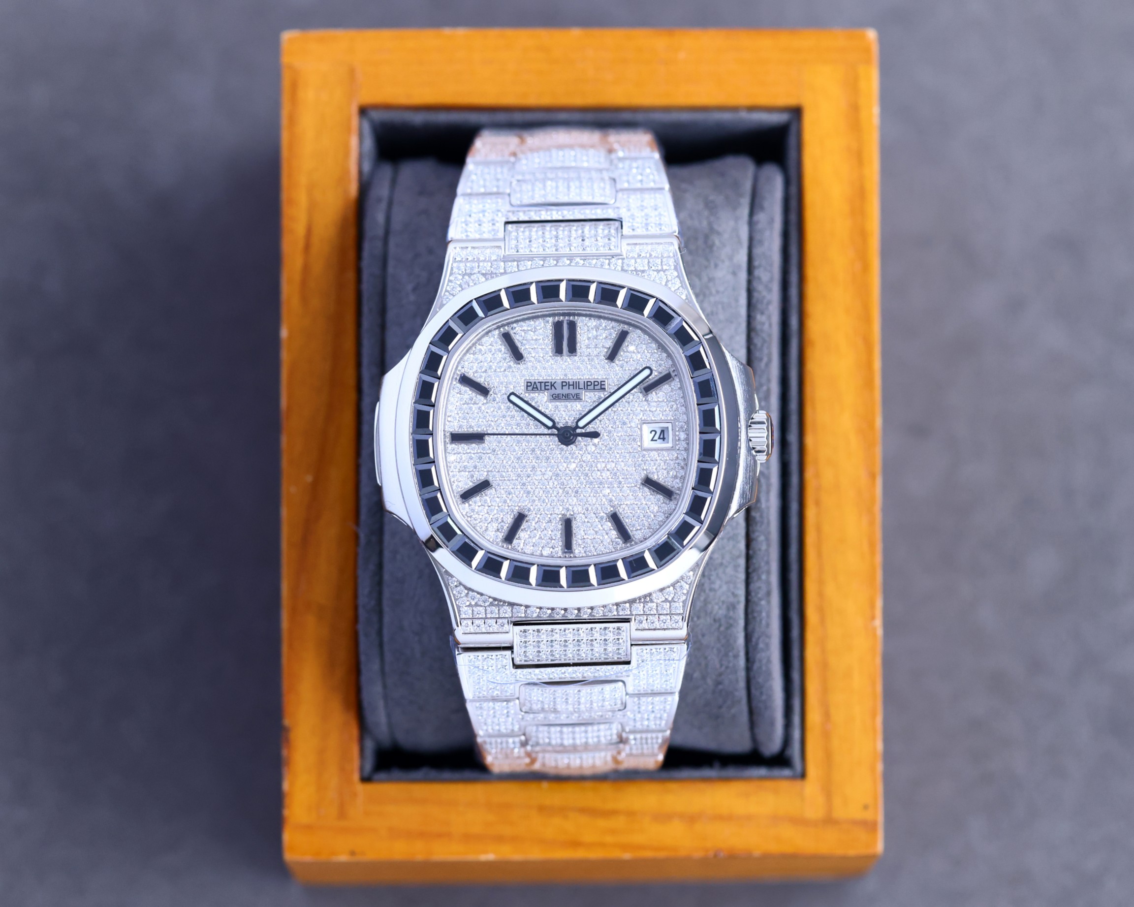 Patek Philippe: 166356