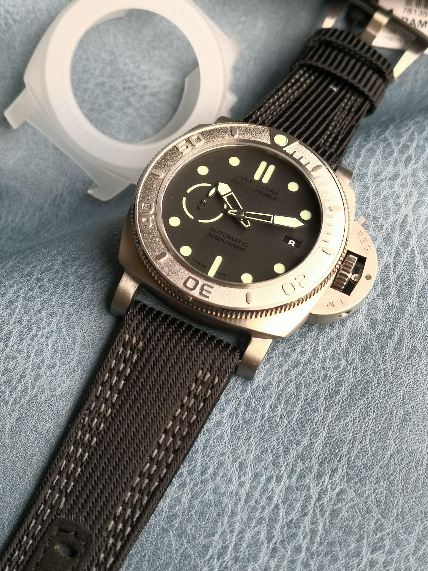 Panerai SUBMERSIBLE Stealth Series PAM00984 watch