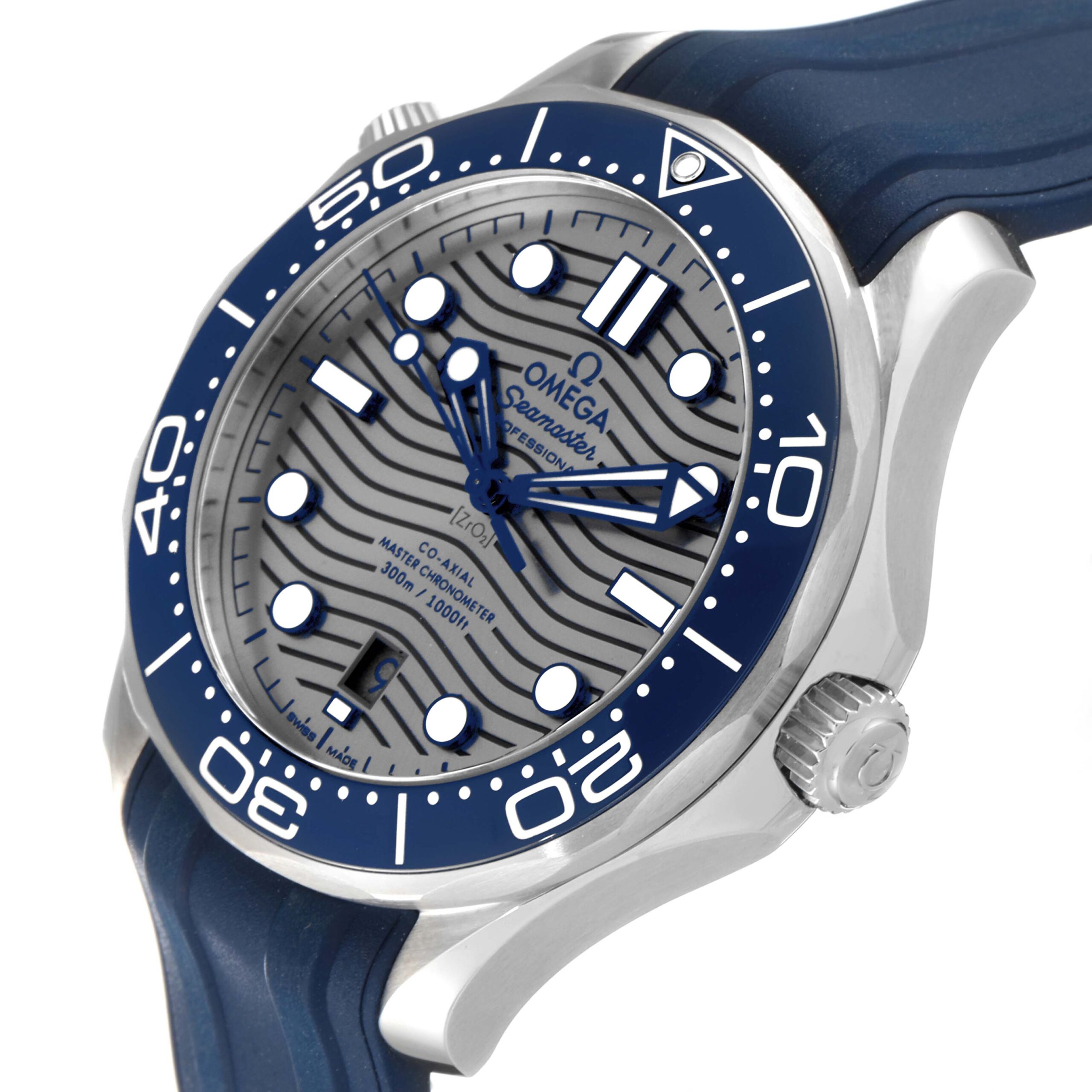 Omega Seamaster Diver Master Chronometer Steel Mens Watch 210.32.42.20.06.001 Box Card