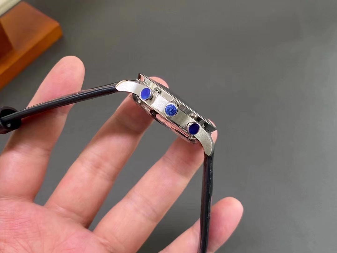 Green Surface IWC Portugal Series Transparent Bottom style