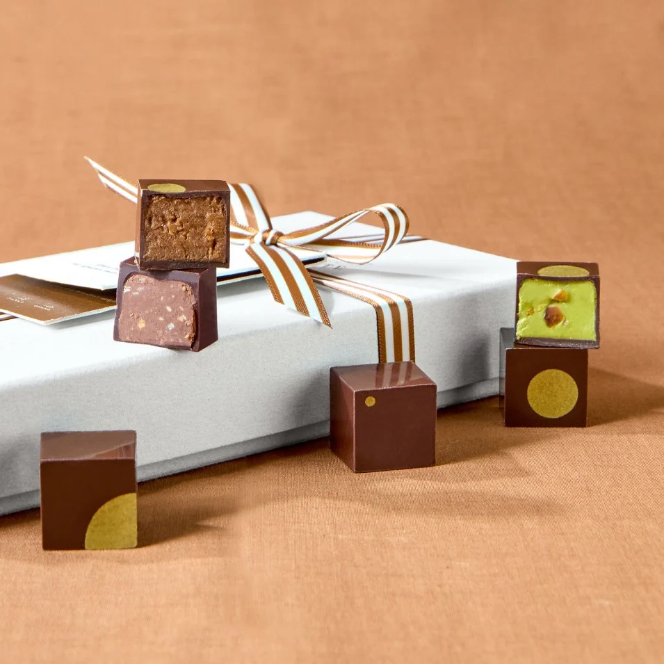 Giftwrapped Single-Origin Praliné Collection