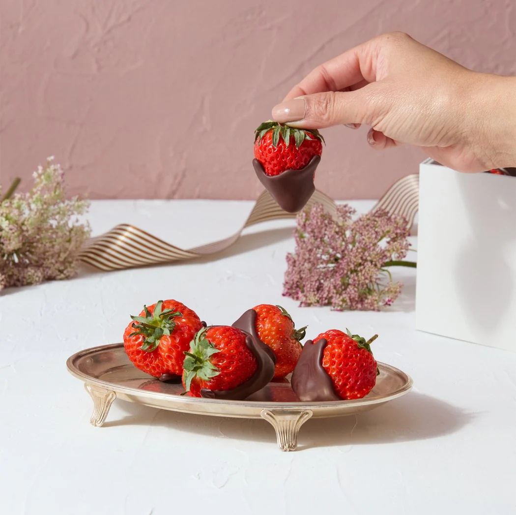 Chocolate-Drizzled Berries