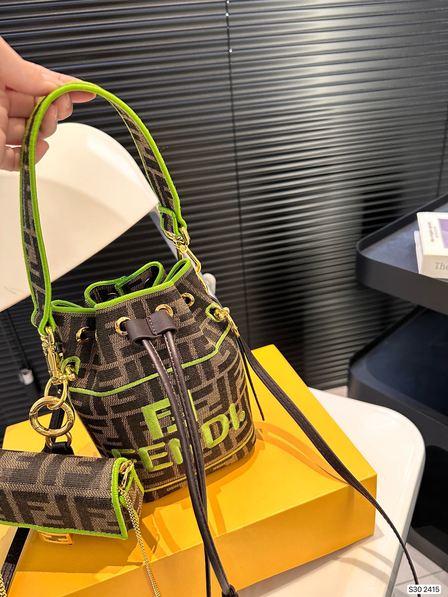 New Bucket Bag F*D