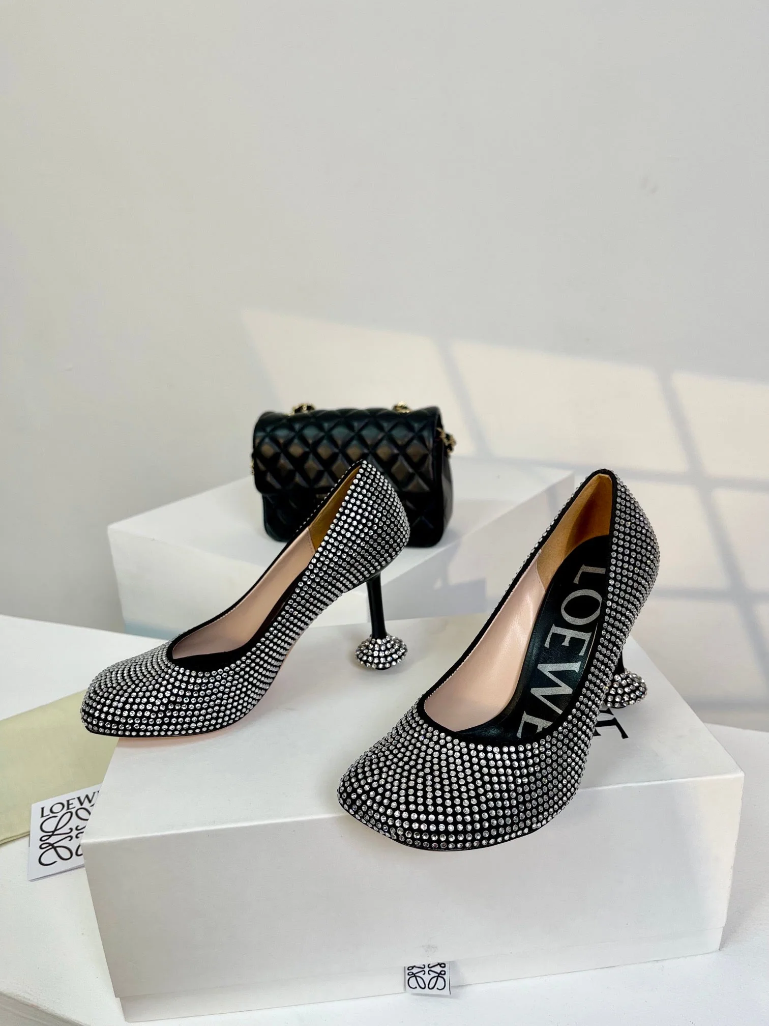 LOE***24 vs the latest T stage colored diamond series catwalk style VIP 1:1