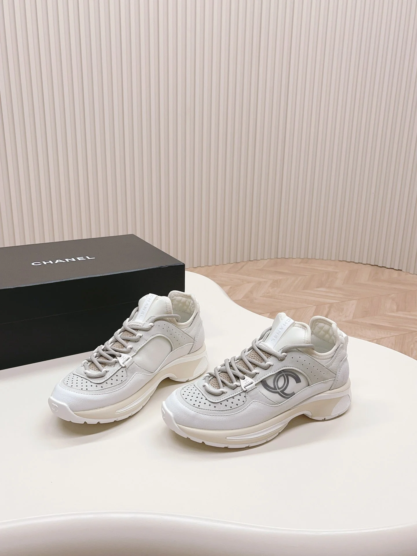 C new casual sneakers