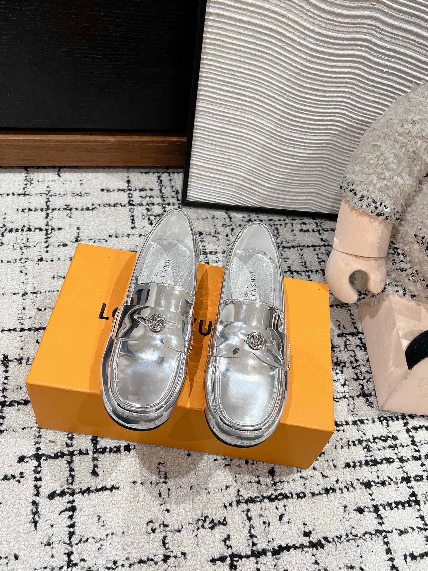 louis vuitt** 25ss new arrival锝?Lv 2025 spring and summer new minimalist flat loafers VIP 1:1