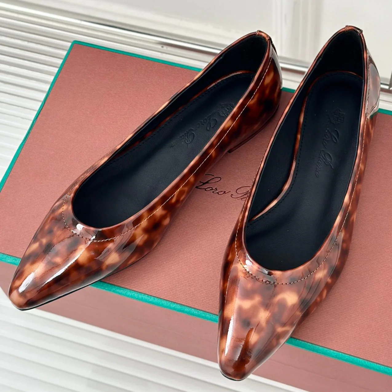 Loro Pia**/ LP 24饾悞Classic and beautiful retro witch flat shoes top quality 1:1 VIP