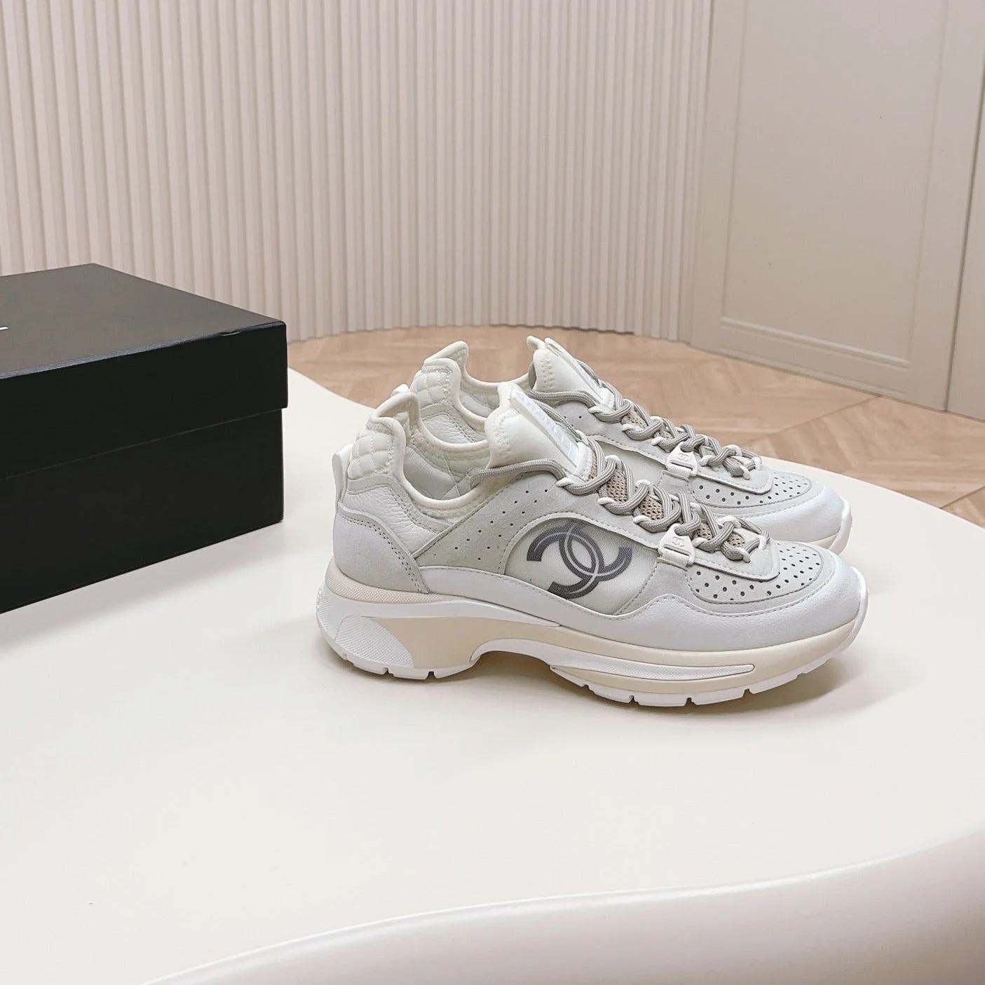C new casual sneakers