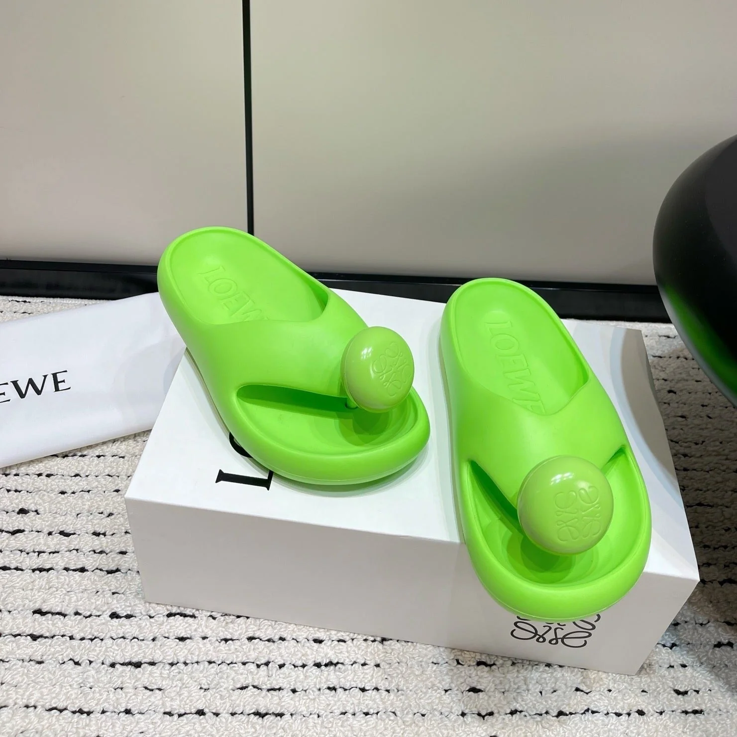 LOE** 24s spring and summer new style Ease bubble flip-flops beach shoes sandals聽 VIP聽 1锛?