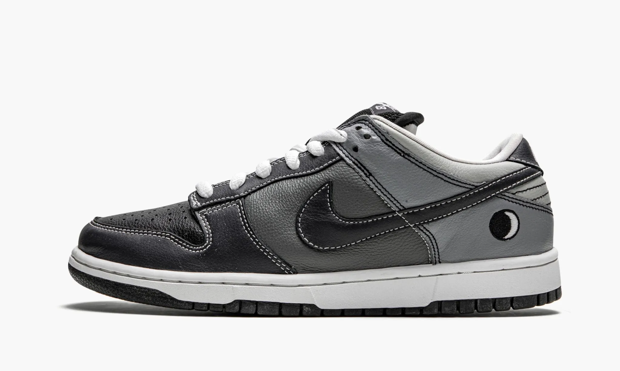NIKE SB DUNK LOW Lunar Eclipse East - NeoLux