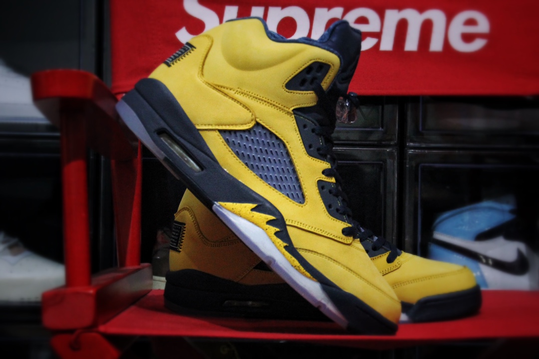 JORDAN 5 RETRO SE Michigan - NeoLux