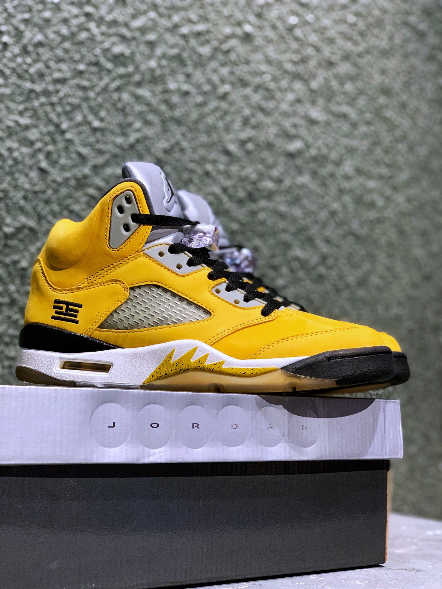 JORDAN 5 RETRO SE Michigan - NeoLux