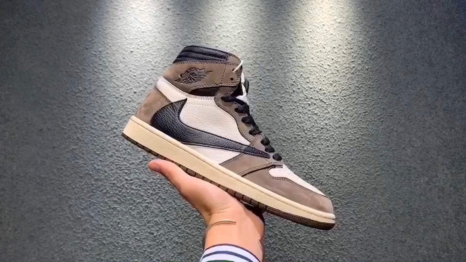 JORDAN 1 HIGH OG TS SP Travis Scott - NeoLux