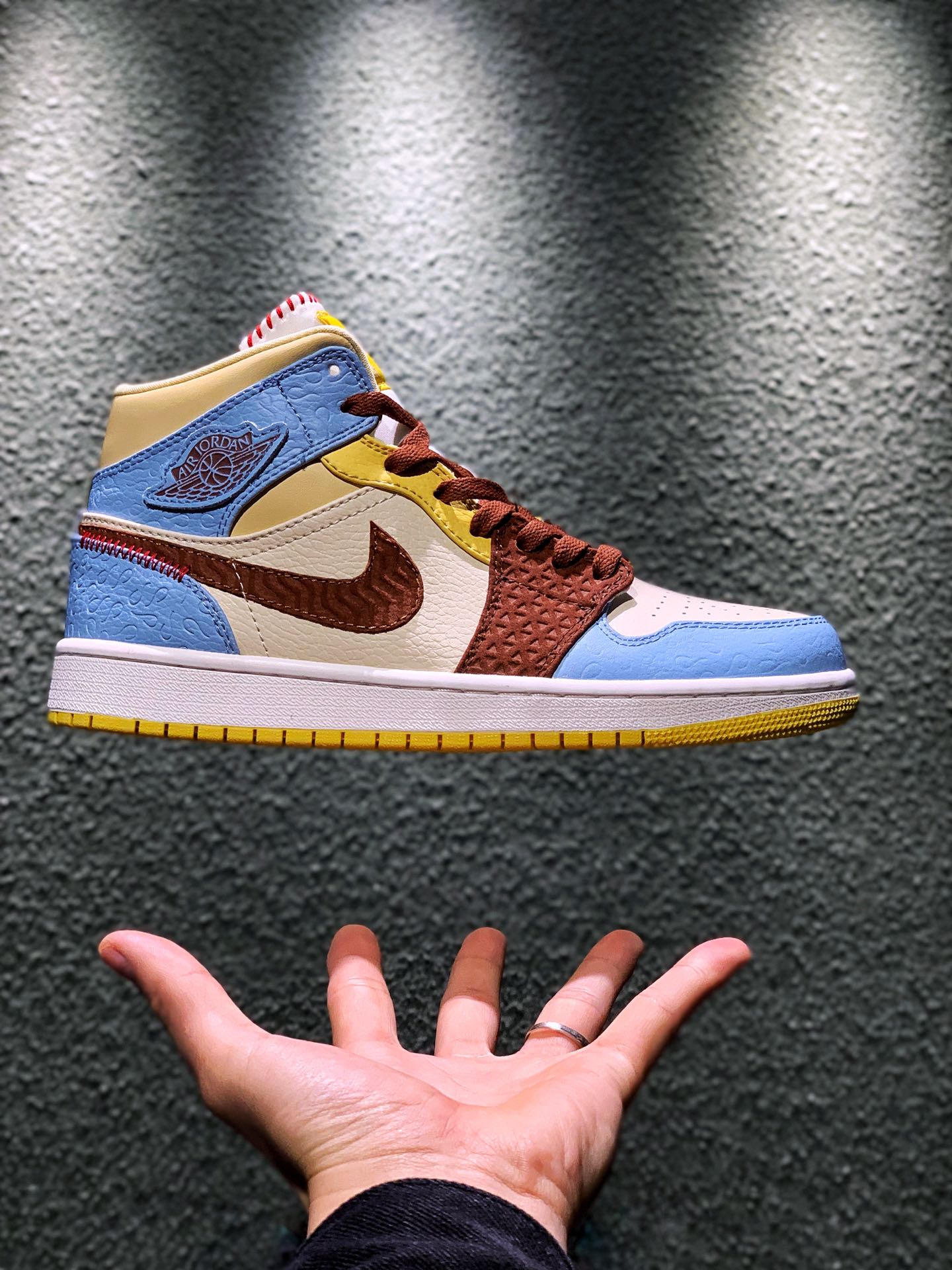 JORDAN 1 MID SE Maison Chateau Rouge Fearless - NeoLux