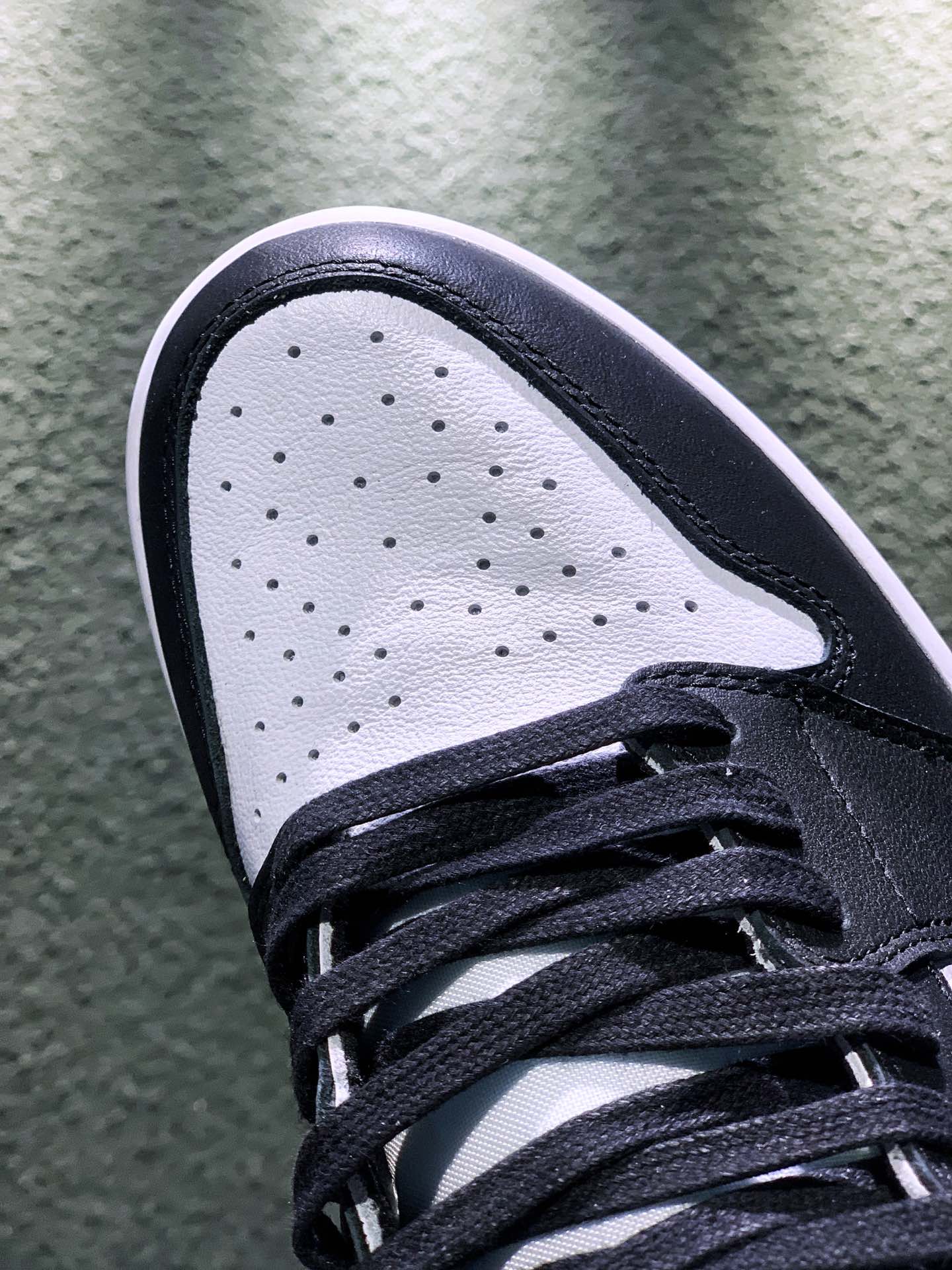 Air Jordan 1 High OG Satin