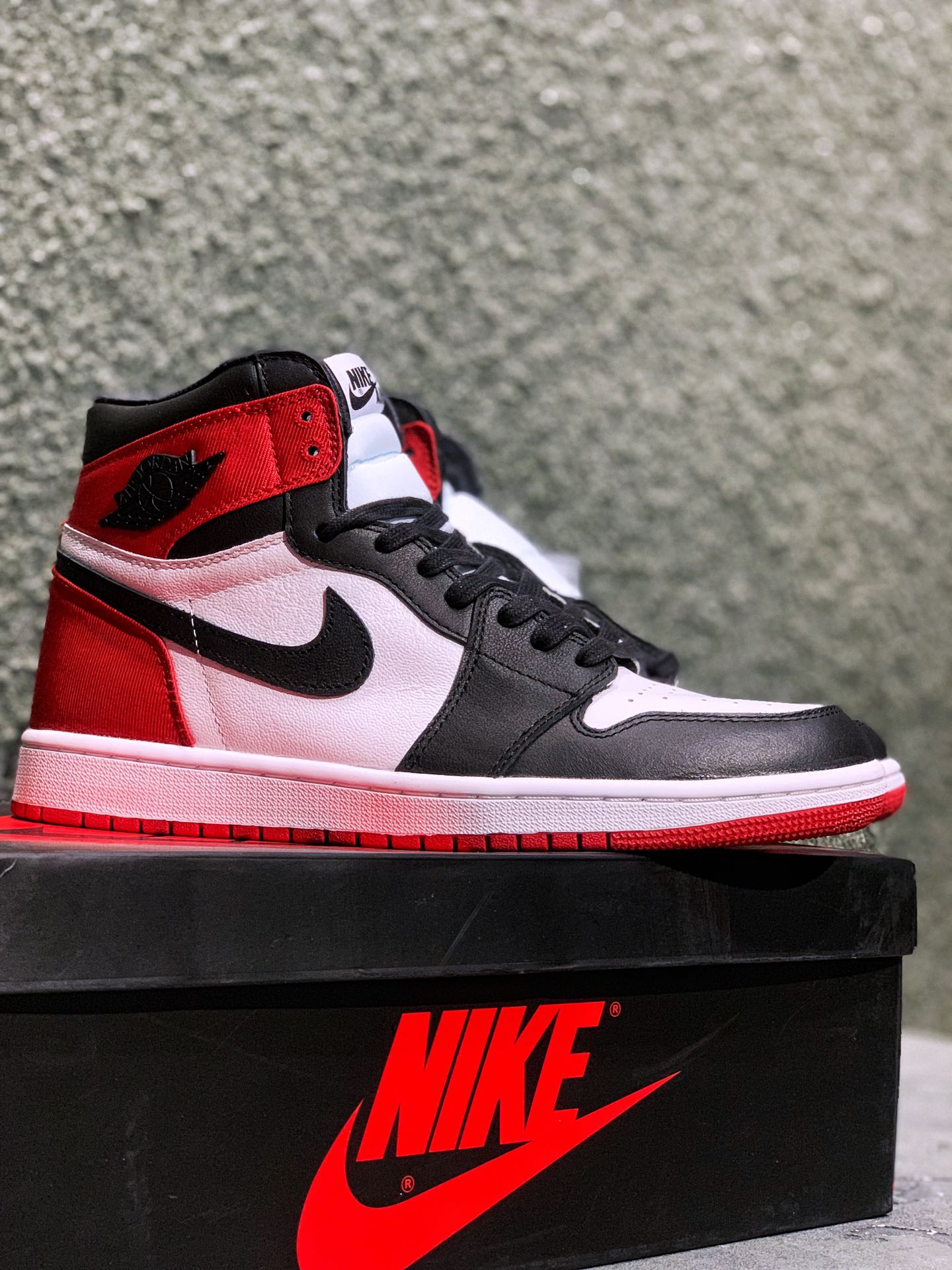 Air Jordan 1 High OG Satin