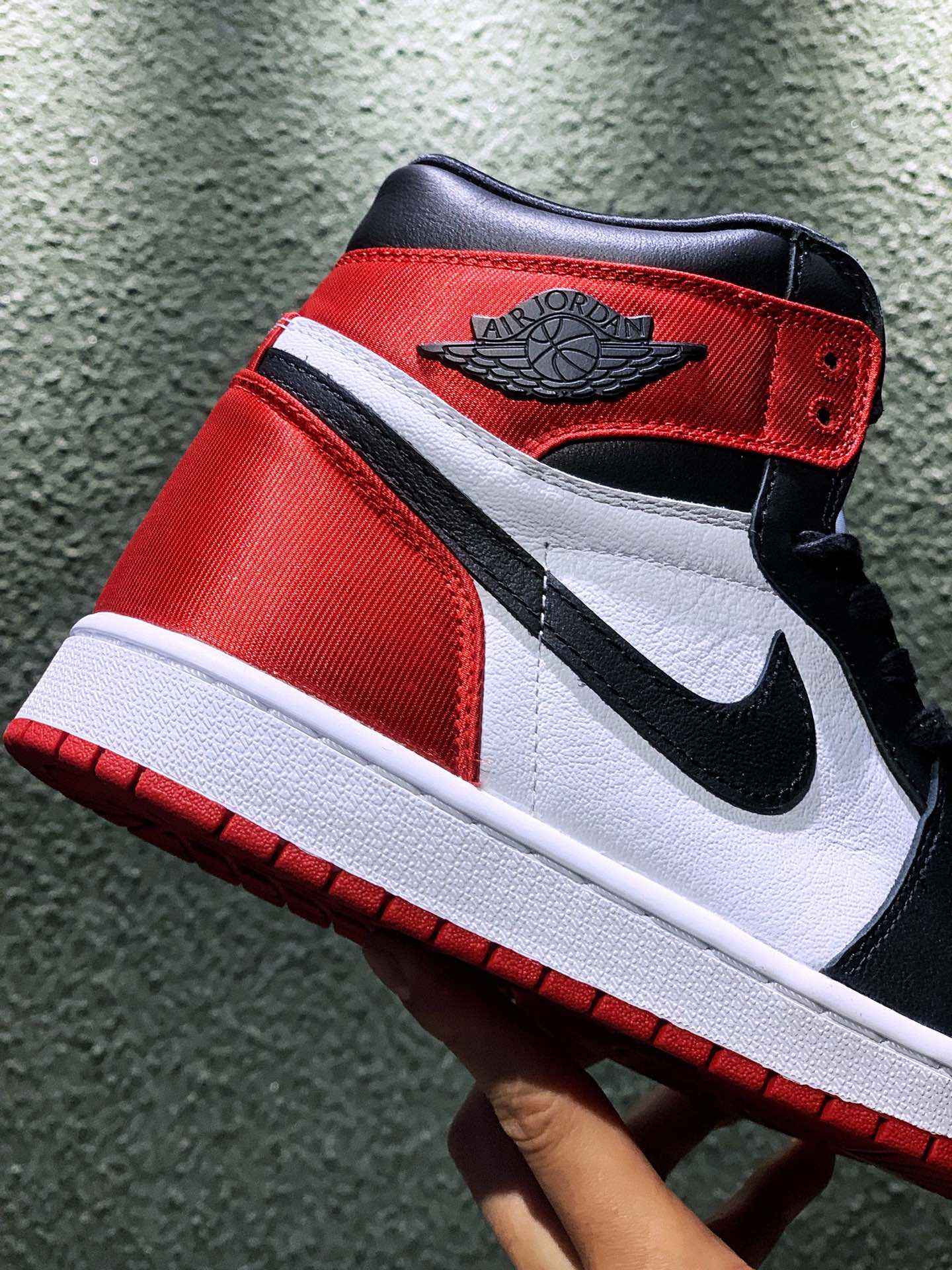 Air Jordan 1 High OG Satin