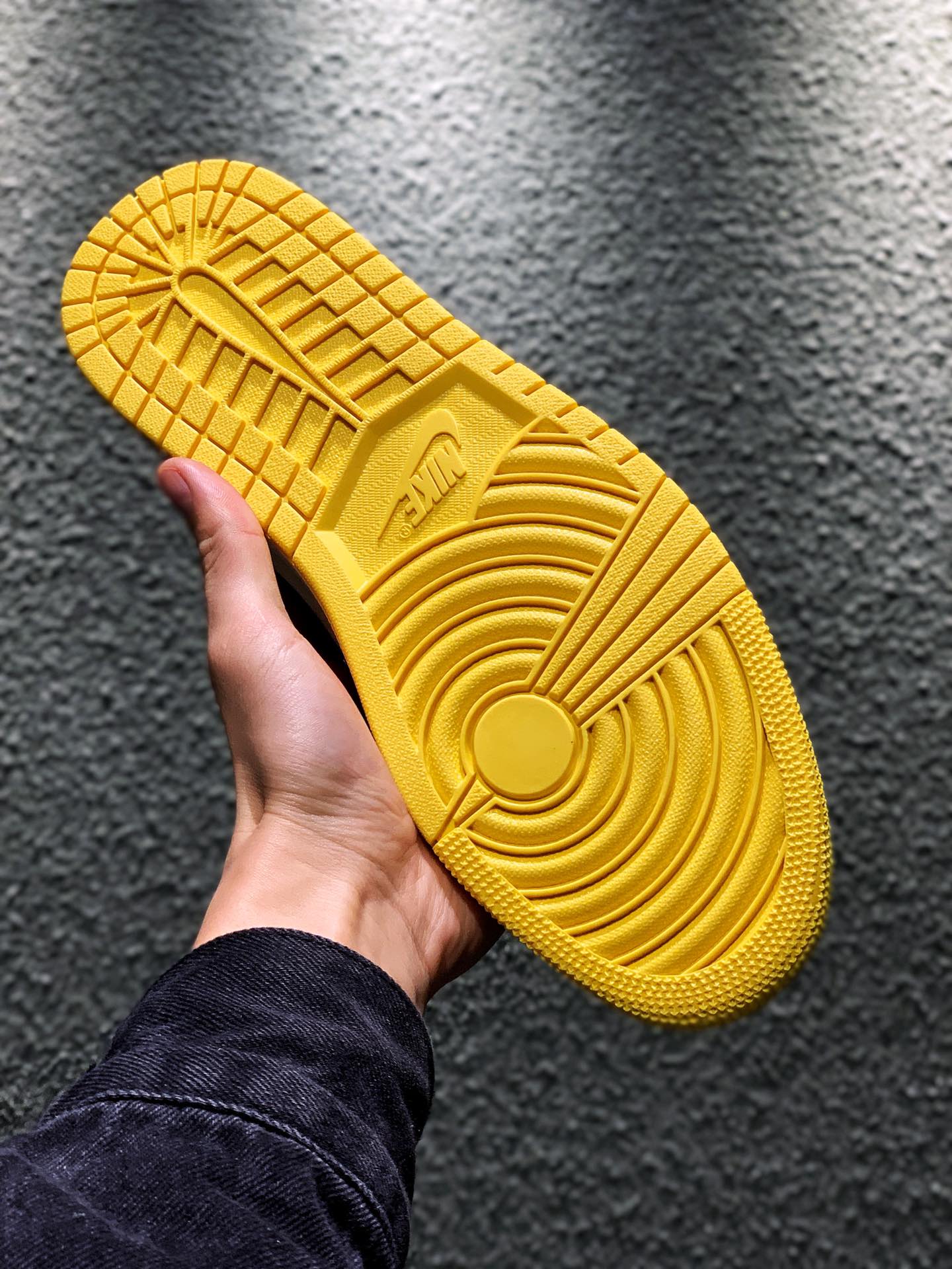 JORDAN 1 MID SE Maison Chateau Rouge Fearless - NeoLux