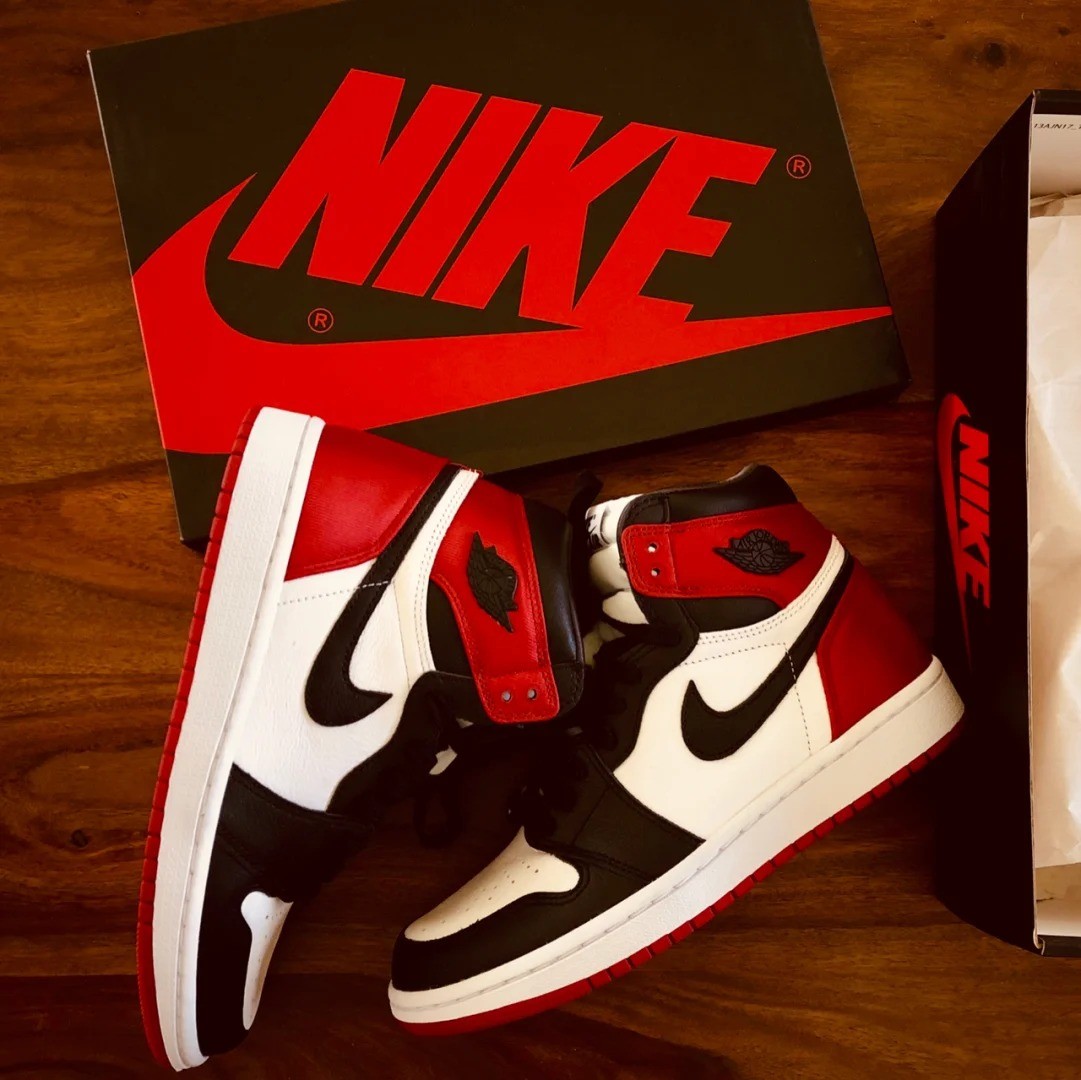 Air Jordan 1 High OG Satin
