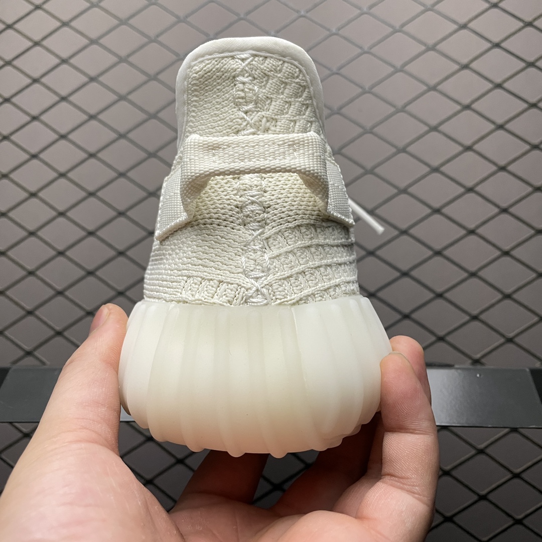YEEZY BOOST 350 V2 Cream White/Triple White - NeoLux