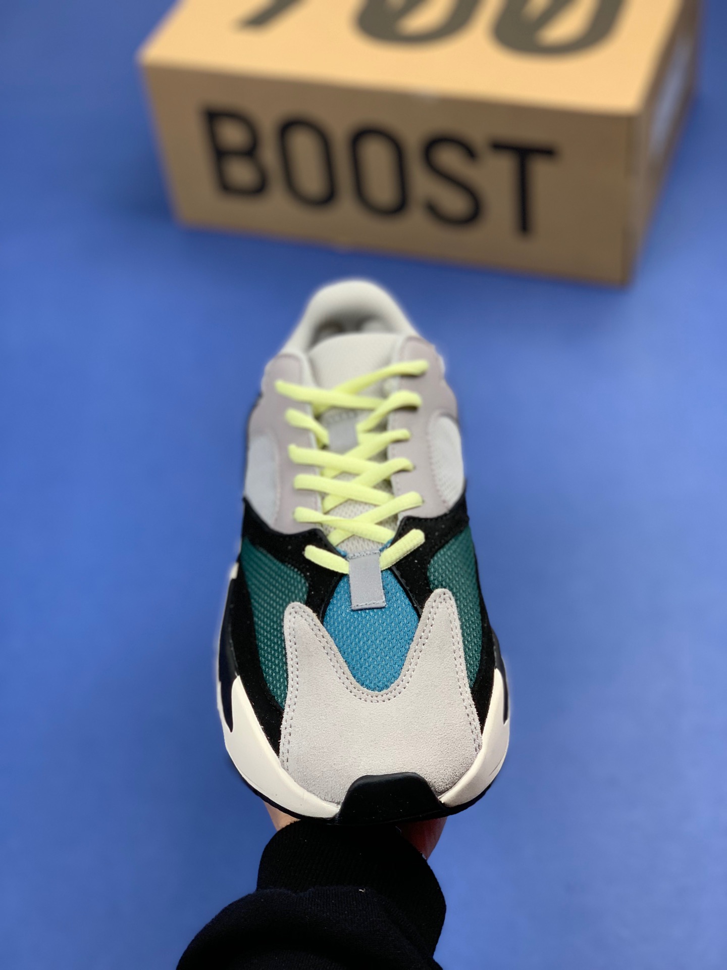 YEEZY BOOST 700 Wave Runner 2023 - NeoLux