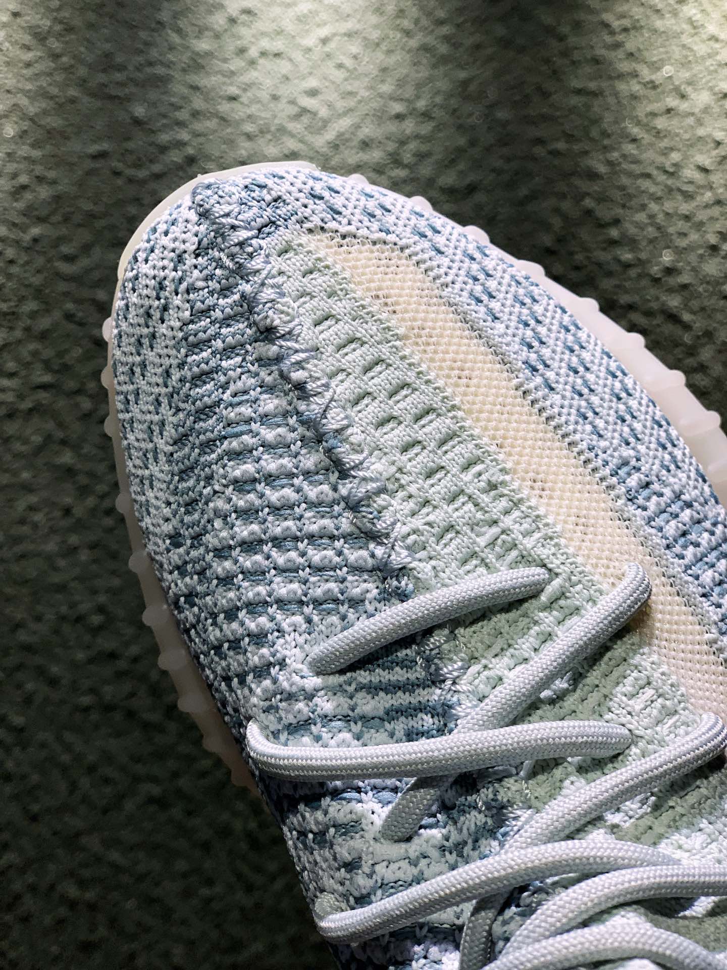 YEEZY BOOST 350 V2 REFLECTIVE Cloud White - NeoLux