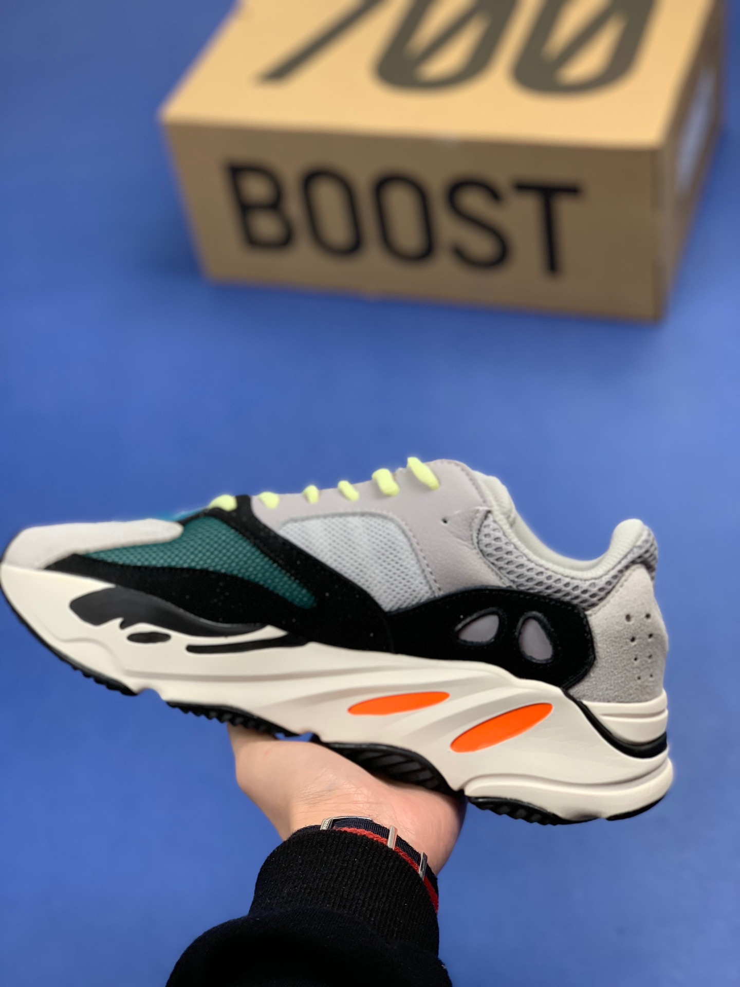 YEEZY BOOST 700 Wave Runner 2023 - NeoLux