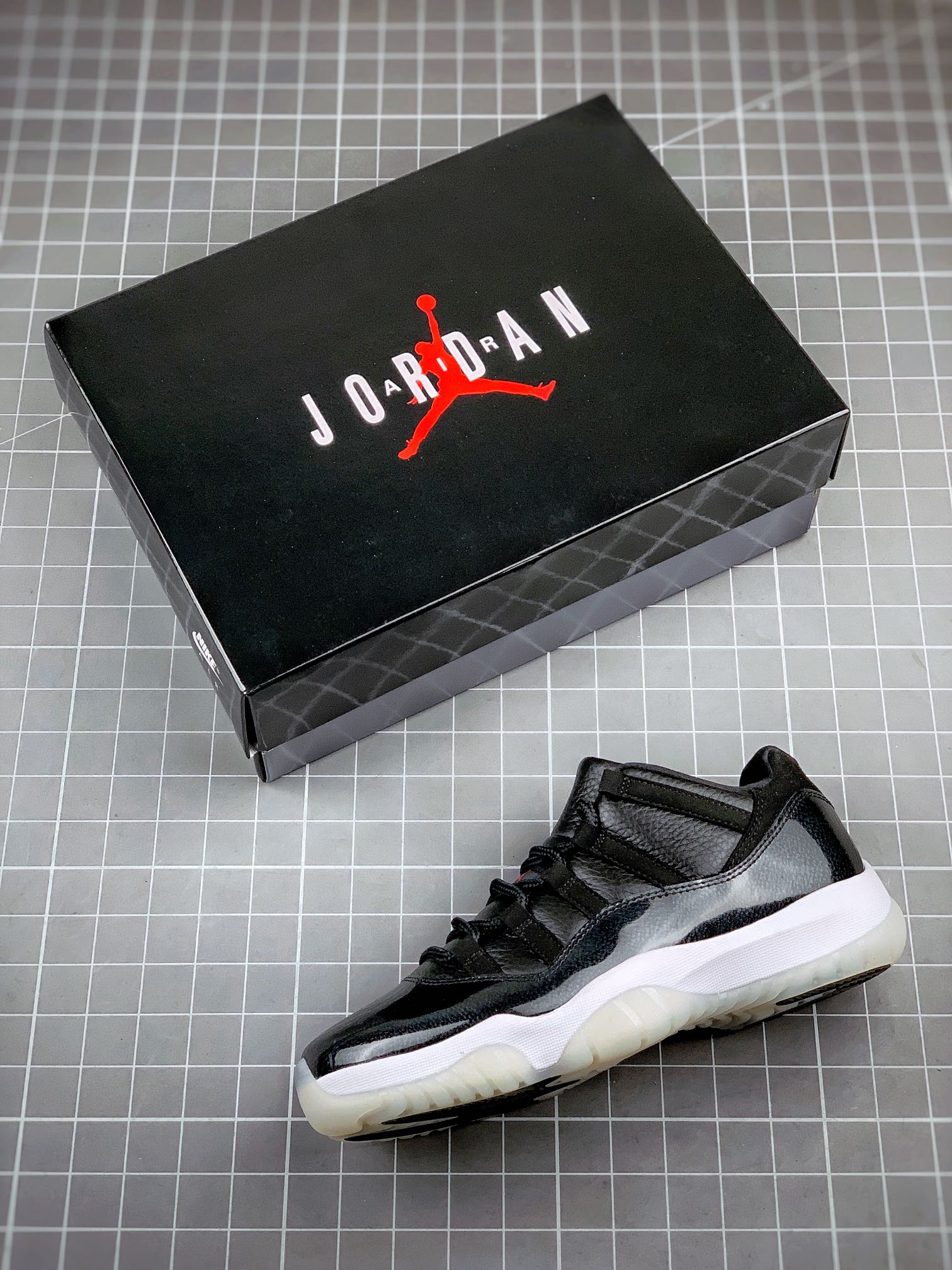 JORDAN 11 RETRO LOW 72 10 - NeoLux